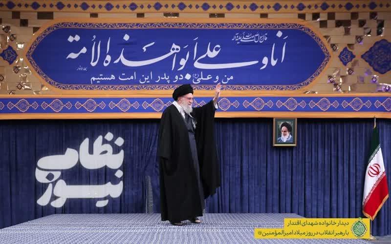 🔴همزمان با ۱۳ دی سالروز شهادت شهید سلیمانی در حسینیه امام خمینی(ره) برگزار شد؛ دیدار خانواده شهدای اقتدار با رهبر انقلاب در روز میلاد امیرالمومنین علیهالسلام .