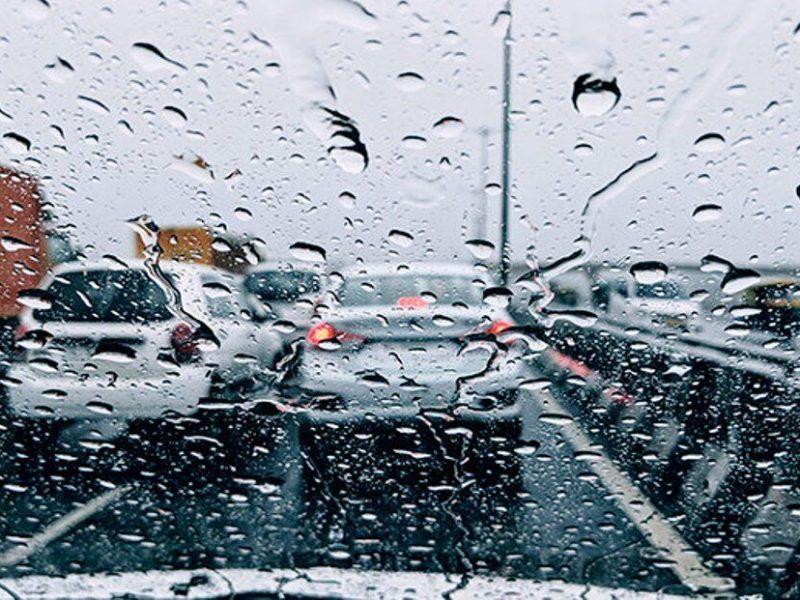 جاده‌های خراسان رضوی لغزنده و بارانی است