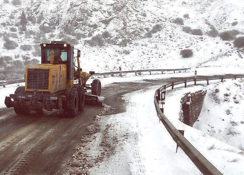 برف‌روبی ۹۴ کیلومتر از جاده‌های ایلام