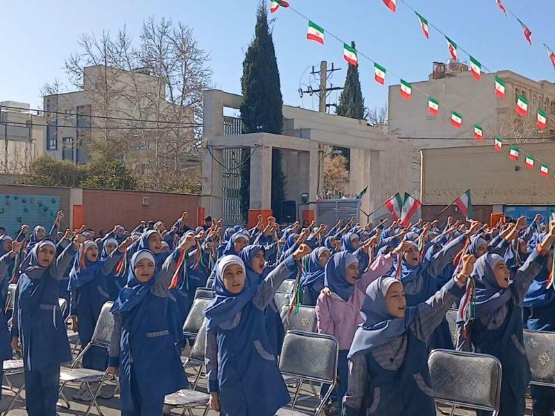 فیلم| طنین زنگ فجر انقلاب در مدارس فارس