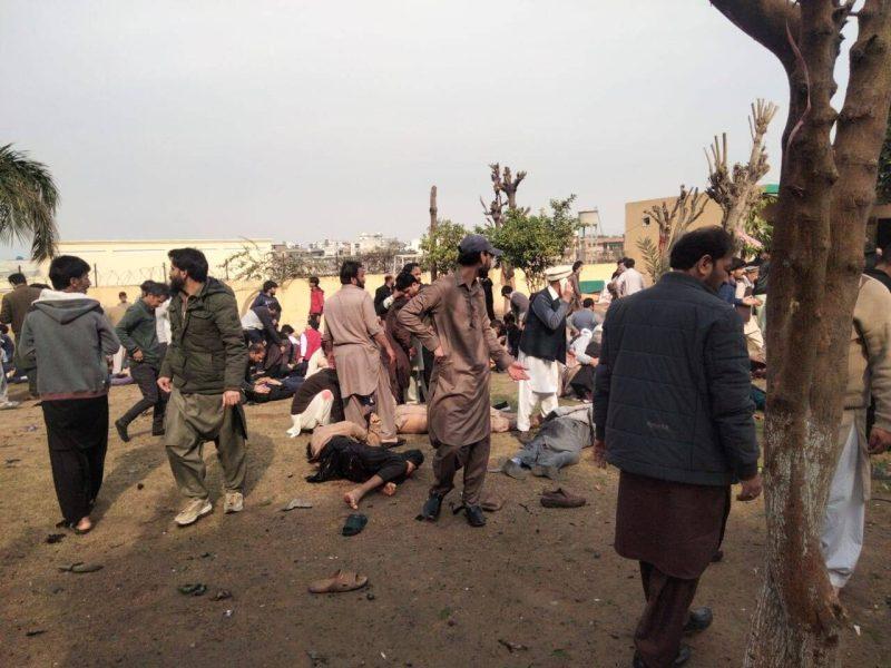 بمبگذاری انتحاری در پاکستان جان ۱۲ نفر را گرفت