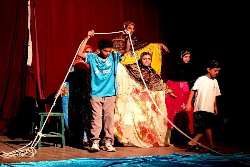 جشنواره استانی تئاتر کمدی و هشتمین جشنواره شهرستانی «پند و پنت» در میناب آغاز به کار کرد