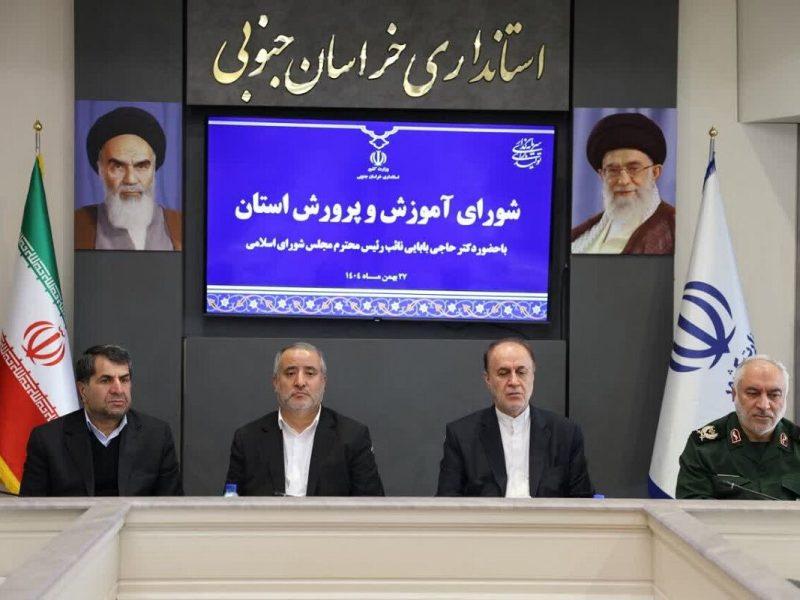 نایب رئیس مجلس: پوشش کامل بیمه درمانی همه ایرانیان در مجلس پیگیری می‌شود