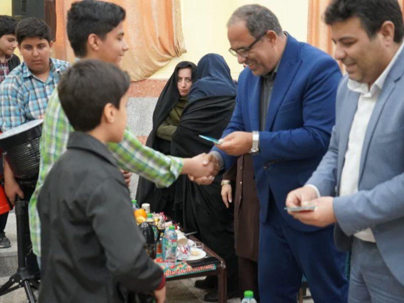تجلیل از ۱۲۰ معلم و دانش‌آموز برتر کشوری و استانی در بوشهر