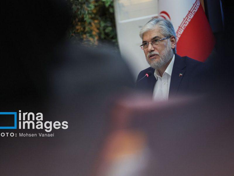 انتقاد وزیر علوم از تفسیرهای غلط درباره توکل بر خداوند و بدمصرفی منابع