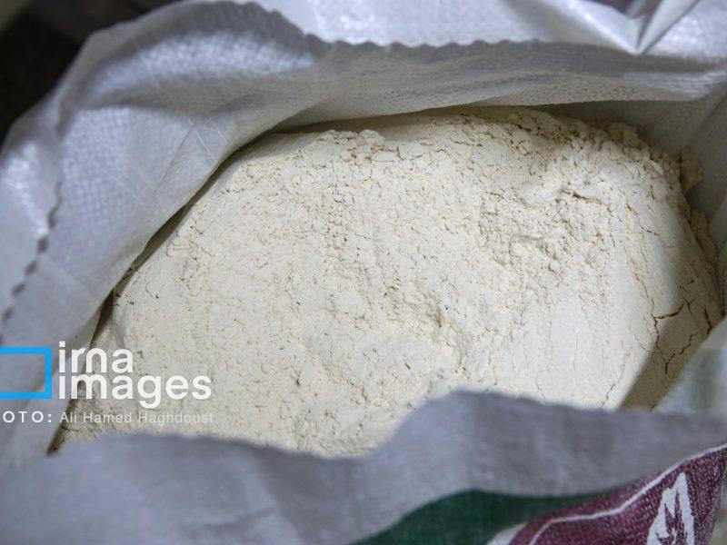 ۱۷۰۰ کیسه آرد مناسبتی در اختیار نانوایی‌های ایلام قرار گرفت
