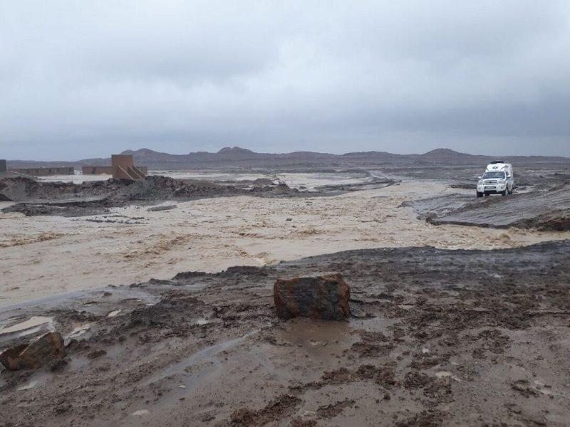 بارش‌های شدید در خراسان جنوبی؛ نجات سرنشینان خودروی واژگون‌شده در آبنمای دیهوک