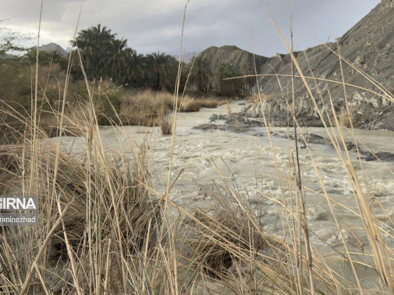 گردشگران هشدار ریزش سنگ در ارتفاعات غربی مازندران را جدی بگیرند