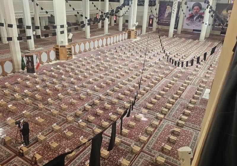 کمک مومنانه در حرم شاهچراغ(ع)؛ ۵۰۰ بسته معیشتی به دست نیازمندان رسید