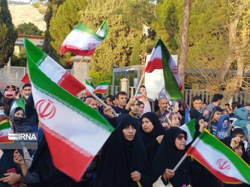 فیلم | تحویل سال نو در گذر حافظ شیراز