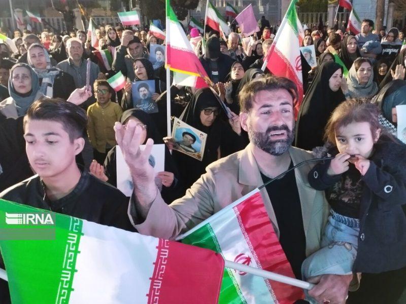 تحویل سال متفاوت در شیراز؛ هم‌نشینی عیدانه با سلام نظامی در گذر حافظ
