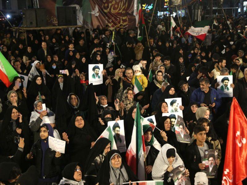 فیلم| سه نسل گلستان در قافله خونخواهی رهبر شهید