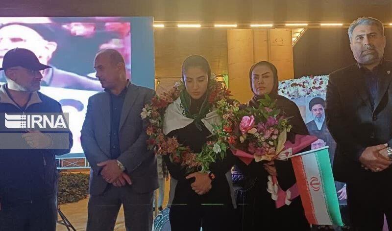 بازیکن لامردی تیم ملی فوتبال بانوان: وطنم را به اجنبی نمی‌فروشم+فیلم