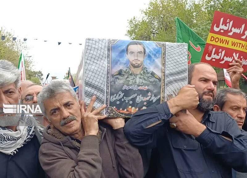 تشییع باشکوه ۲ لاله گلگون کفن در شیراز؛ وداع مردم با شهدای اقتدار