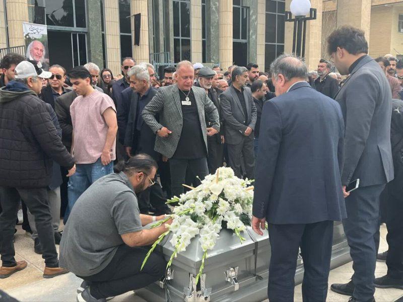 پیکر هنرمند تئاتر فارس در باغ‌مزار مشاهیر و مفاخر آرام گرفت