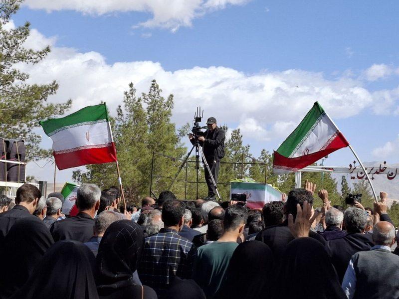 تشییع پیکر پاک دانش‌آموز شهیده تجاوز آمریکایی_ صهیونیستی در یزد