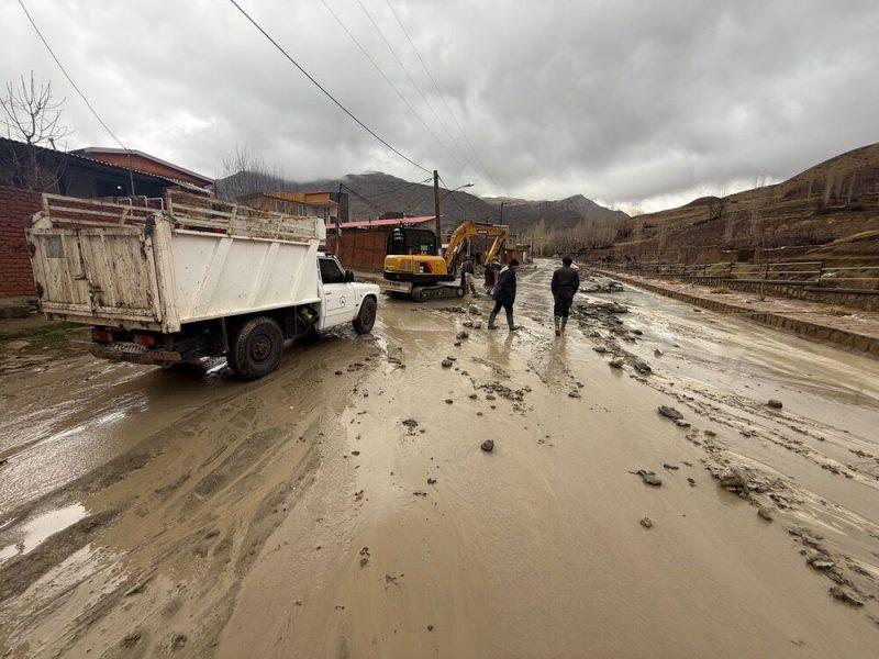 مدیرکل مدیریت بحران سمنان: قطعی برق، آبگرفتگی خانهها و معابر روستایی در دست رفع است