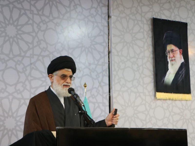 امام جمعه انزلی: ابرقدرتها در برابر مقاومت ملت ایران به زانو درآمده‌اند