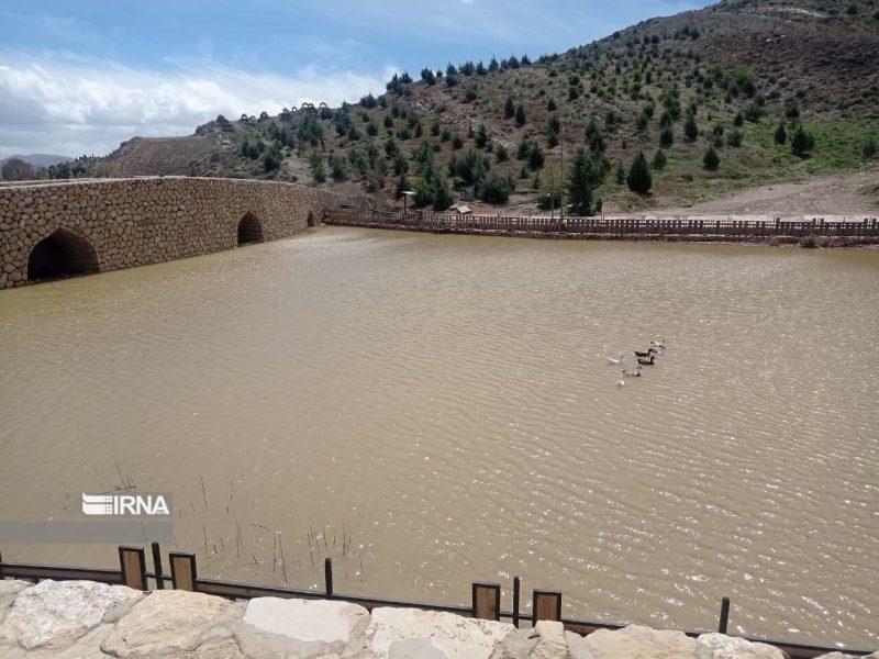 طراوت باران در دامنه‌ها؛ رودهای فصلی و آبشارهای نوظهور، طبیعت فارس را جان دوباره بخشید