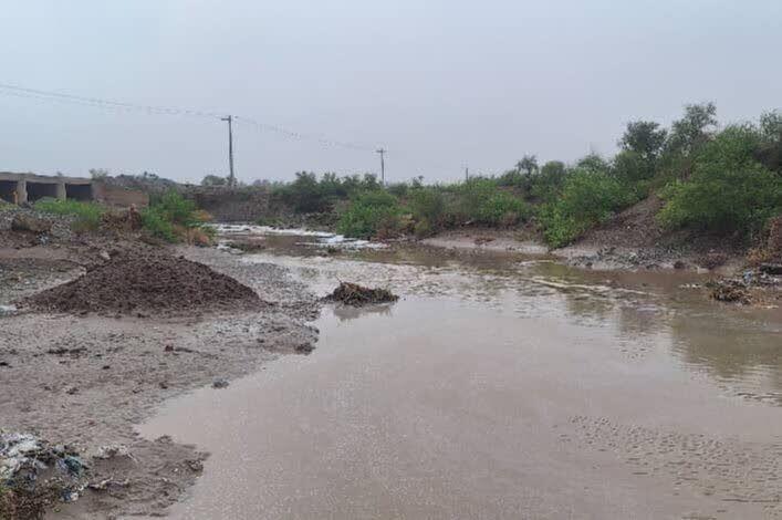 خسارت سیلاب به روستاهای گرمسار / مسیر دسترسی به بنه‌کوه مسدود شد