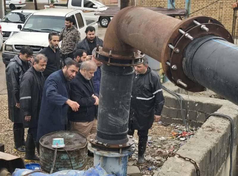 خدماترسانی در مناطق درگیر آبگرفتگی بندر امام تا پاکسازی کامل ادامه دارد