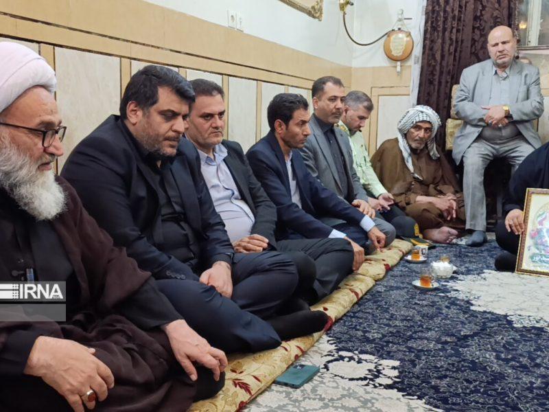 فیلم| اجرای برنامه آبروی محله؛ بزرگداشت شهدای جنگ رمضان در اهواز