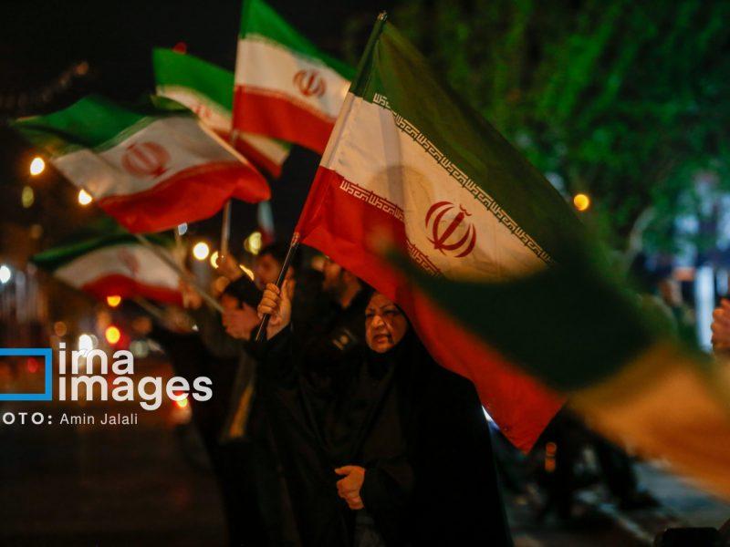 سوگواری برای رهبر شهید و بیعت با رهبر جدید در چهار راه ولی عصر (عج)