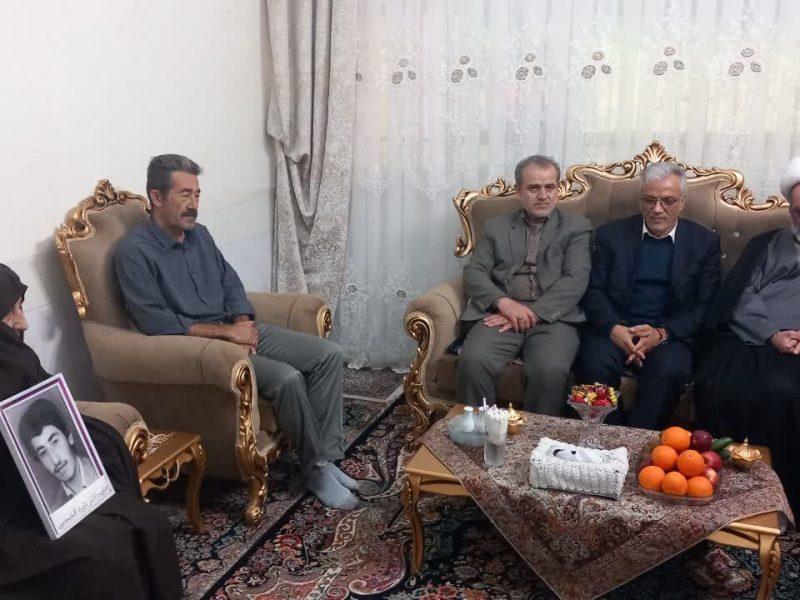 فرماندار زرندیه: همبستگی ملی مهمترین ضربه به دشمنان است