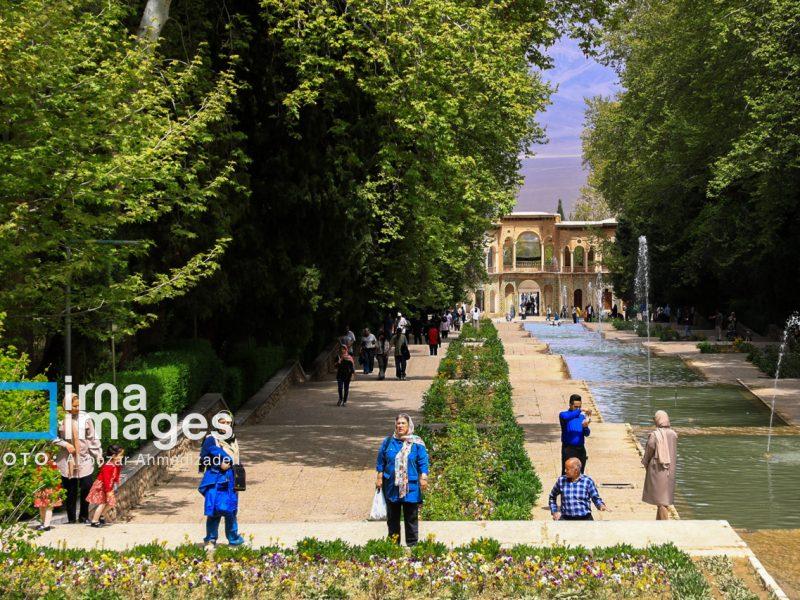 حضور مهمانان نوروزی در باغ شاهزاده ماهان