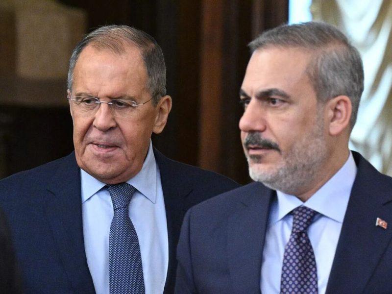 گفت‌وگوی تلفنی فیدان و لاوروف درباره بحران در غرب آسیا