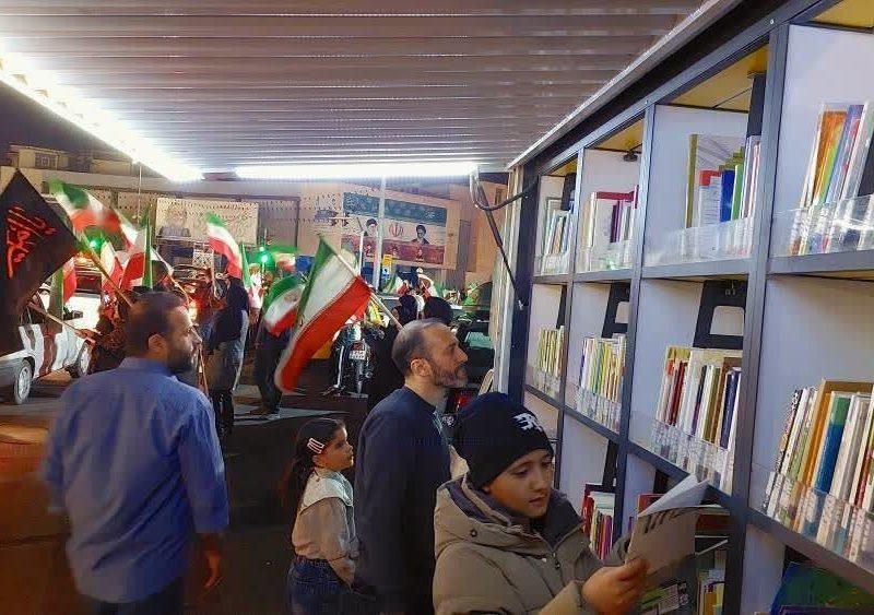 کتاب، آرامبخش روزهای بی‌قراری؛ کتابخانه‌های سیار فارس، مهمان قرارهای شبانه مردم