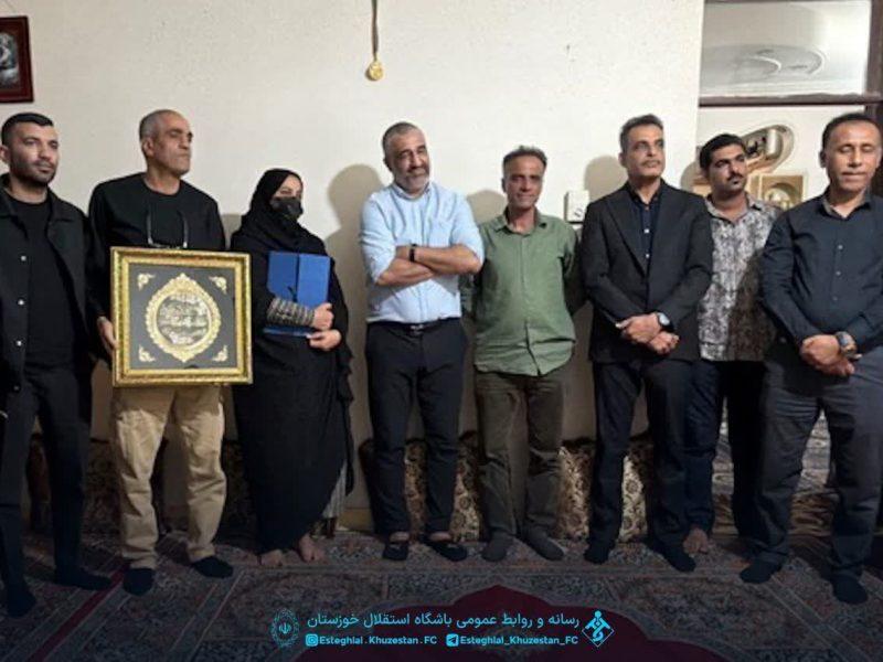 دیدار چهرههای ورزشی و هنری با خانواده شهدای دانشآموز میناب