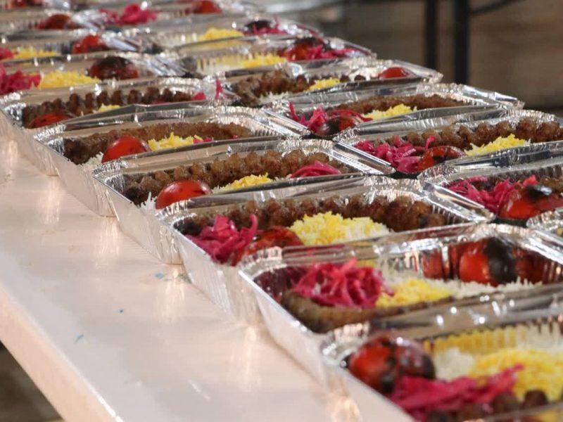 توزیع بیش از ۲۰ هزار پرس غذای گرم و بسته معیشتی میان نیازمندان هرمزگان در قالب ایران همدل