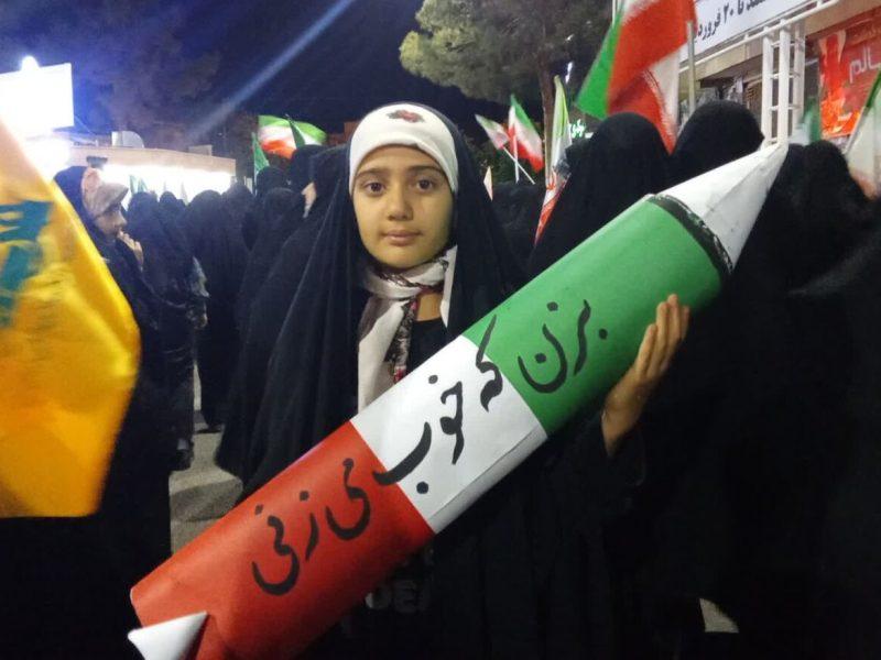 فیلم| دلدادگی کودکان و نوجوانان گنابادی به یاد شهدای میناب