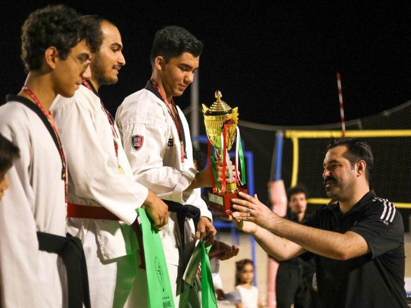 درخشش پومسه‌کاران بر روی شن‌های داغ کیش