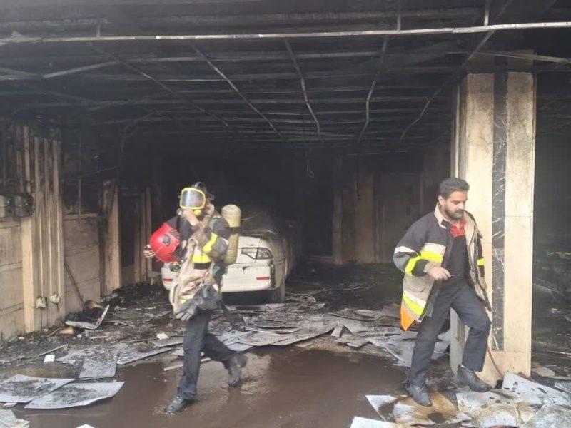 نجات ۱۰ نفر از ساکنان یک ساختمان دچار آتش سوزی در اهواز