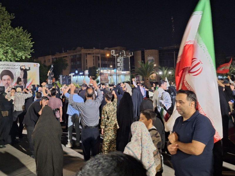 هفتاد و هفت شب حضور مردمی در خیابان‌های شیراز؛ شانه‌به‌شانه برای اقتدار و امنیت میهن
