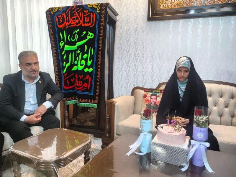 برگزاری جشن تولد فرزند یکی از شهدای جنگ رمضان با حضور فرماندار قم
