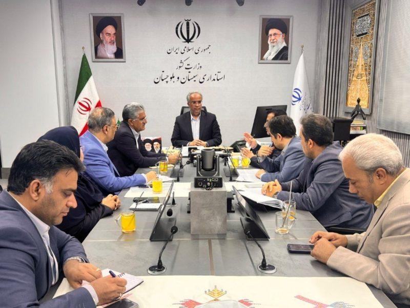 استاندار: توسعه نیروگاه‌های خورشیدی و بادی در سیستان و بلوچستان تسریع شود