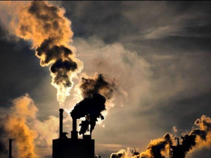 مطالبه نیم‌قرن هوای پاک؛ چرا غول‌های خاکستری شیراز کوچ نمی‌کنند؟