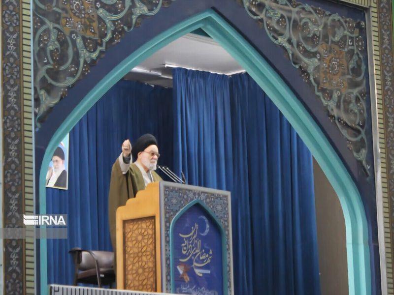 خطیب جمعه اصفهان: نیروهای مسلح ایران دشمن را ذلیل و زمین‌گیر کردند
