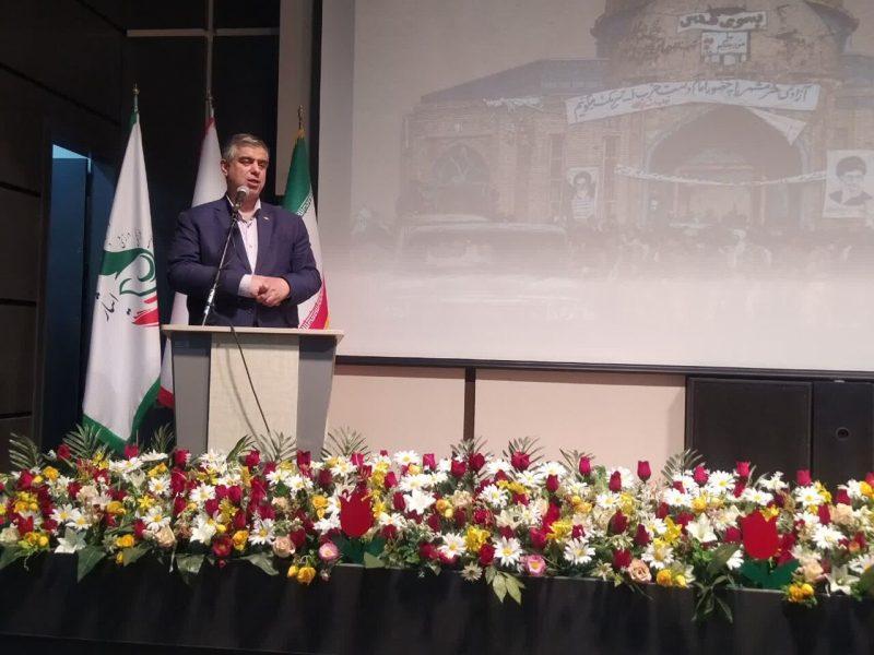 استاندار مرکزی: توجه مرجعیت به خانواده شهدا، ماندگار و افتخارآفرین است