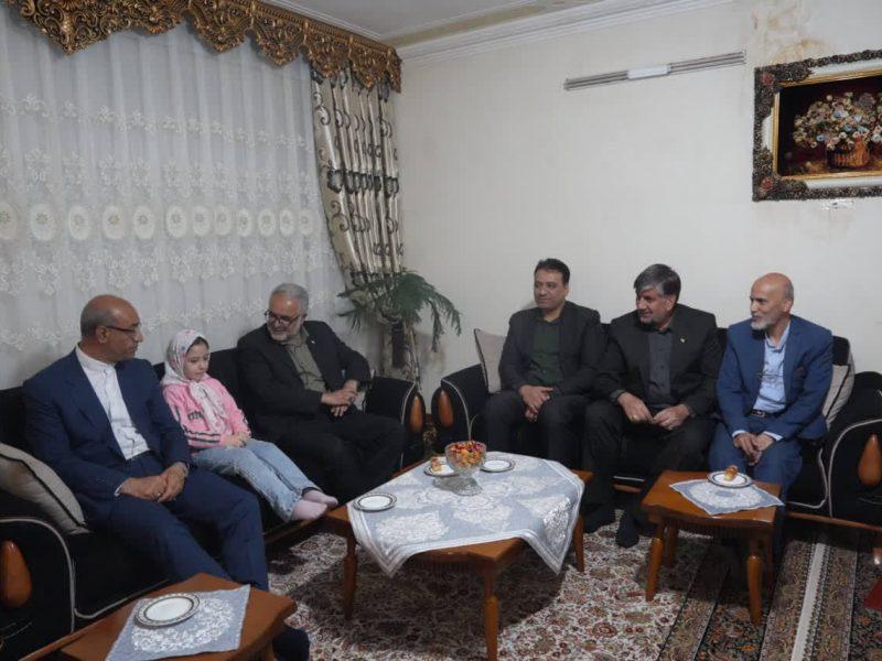دیدار استاندار کرمانشاه با خانواده شهیدان «محمدرضا قارلقی» و «نیما ایزدی آرا»