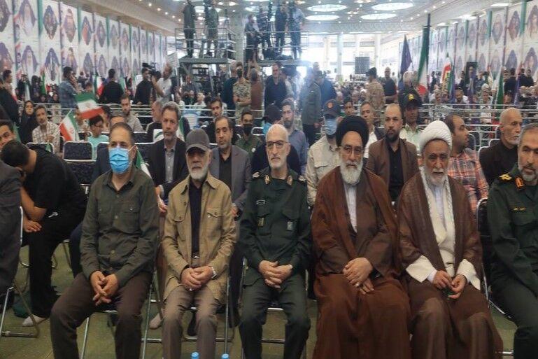 نخستین حضور فرمانده قرارگاه خاتم در مراسم عمومی، پس از جنگ +فیلم