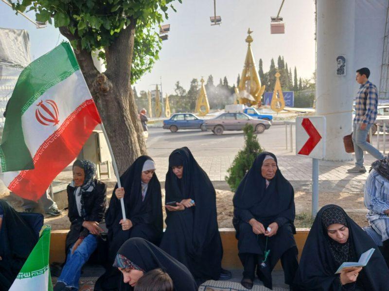 عرفه‌ای دیگر در خیابان‌های شیراز؛ از «هیهات منا الذله» تا پیوند معنویت و میهن‌دوستی