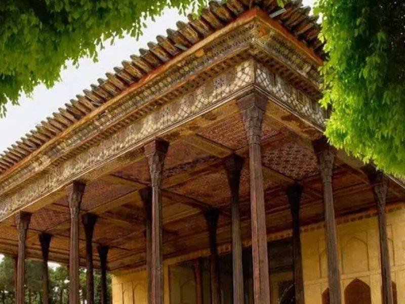 الگوی جابجایی در ستون ایوان چهلستون اصفهان نشانه نامتعادلی سازه است