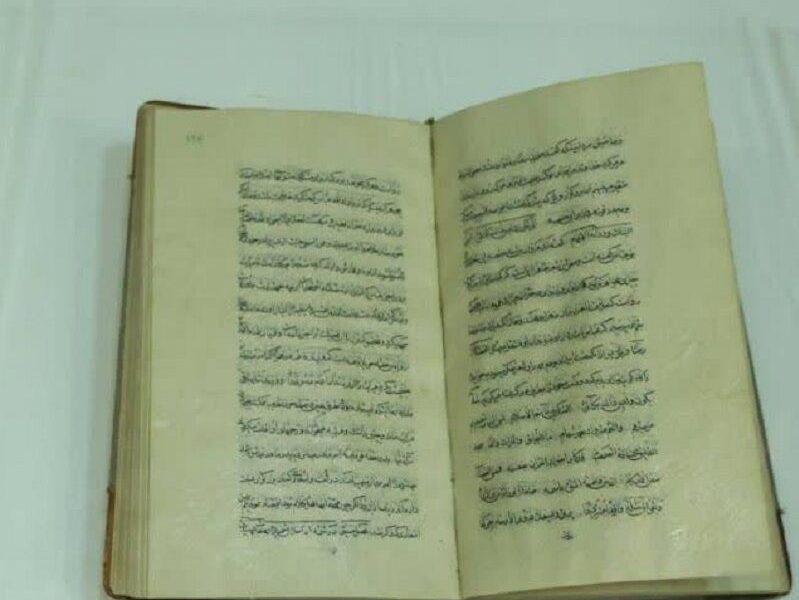 نسخه خطی ۱۳۴ ساله کتابی در شرح احوال امام رضا(ع) در مشهد رونمایی شد