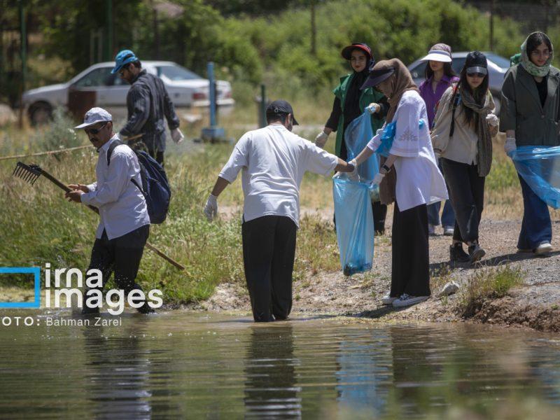فیلم | پاکسازی تالاب هشیلان کرمانشاه با همکاری سمن‌های زیست‌محیطی
