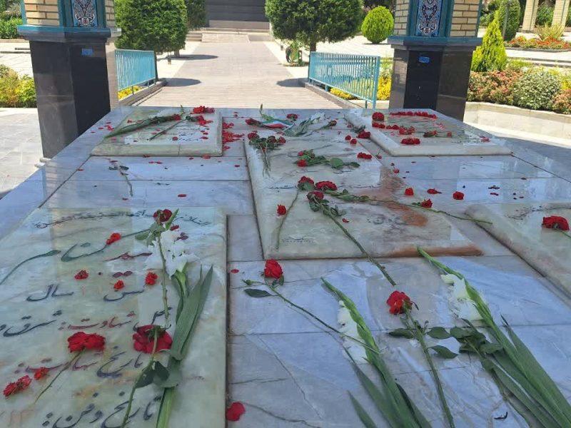 تبدیل علم به فناوری و ثروت ادای دین واقعی به شهداست