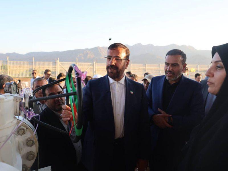 نیروگاه خورشیدی پنج مگاواتی و خط انتقال گاز سروستان به بهرهبرداری رسید